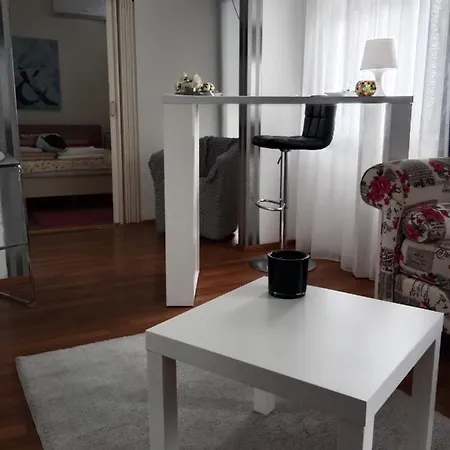 51 Διαμέρισμα *